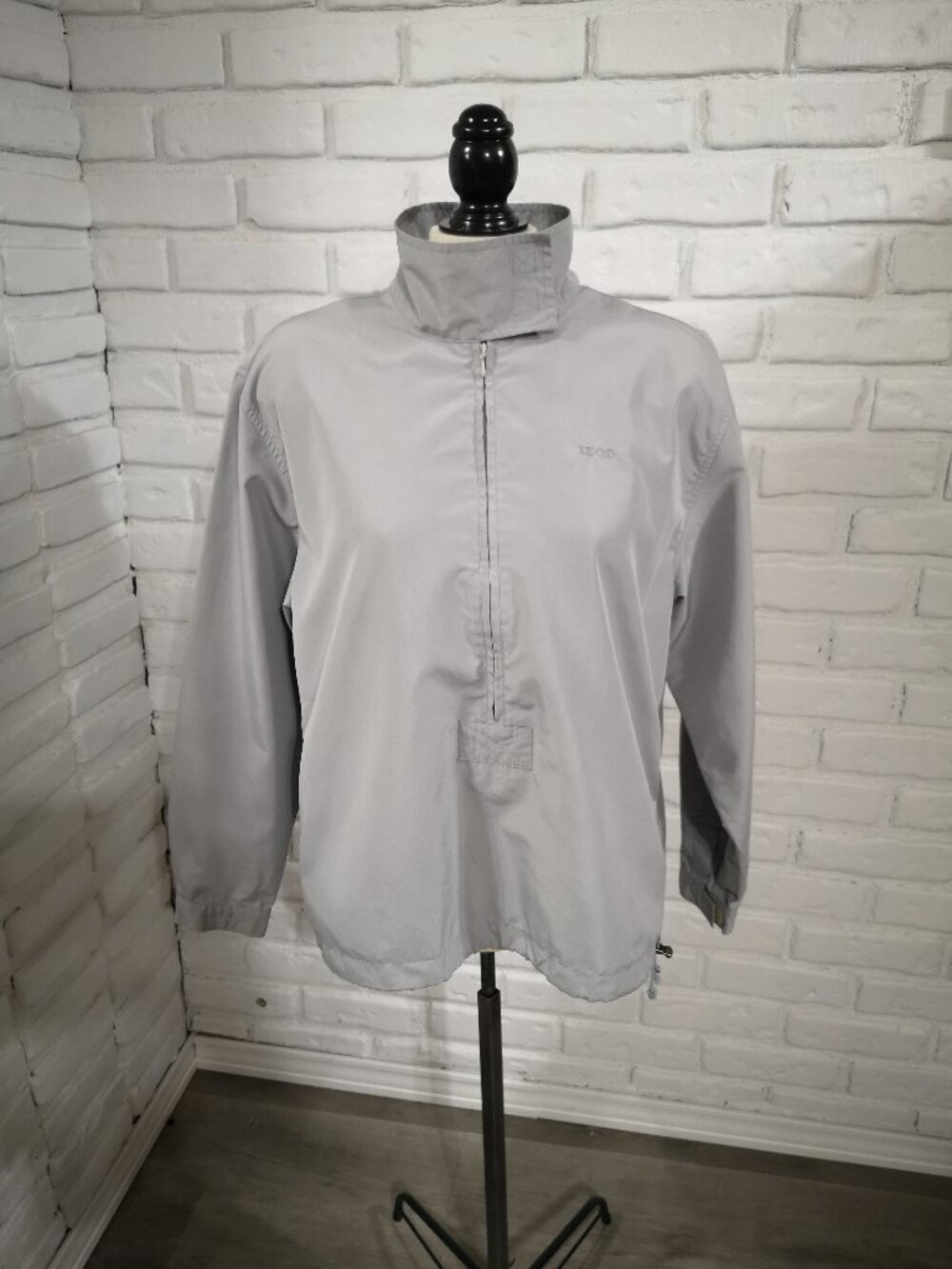 Izod Ladies Size Medium Grey 1/2 Zip Made in Hong Kong Windbreaker Golf